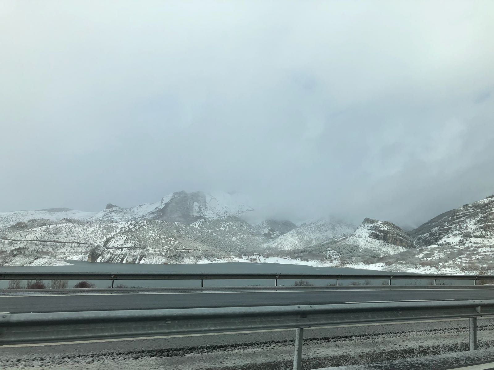 La nieve llega a la zona norte de la provincia de León. El temporal se mantendrá a lo largo de las próximas horas