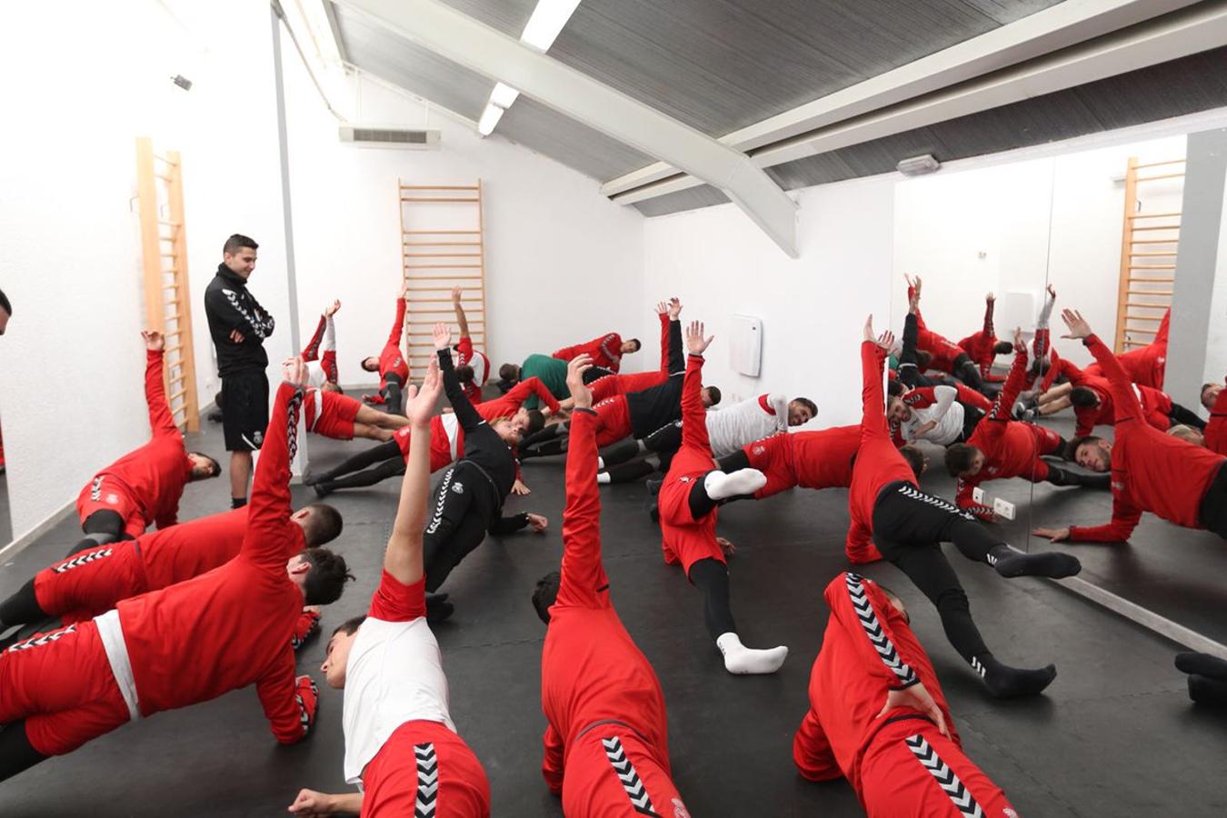 Entramiento en el gimnasio de la Cultural