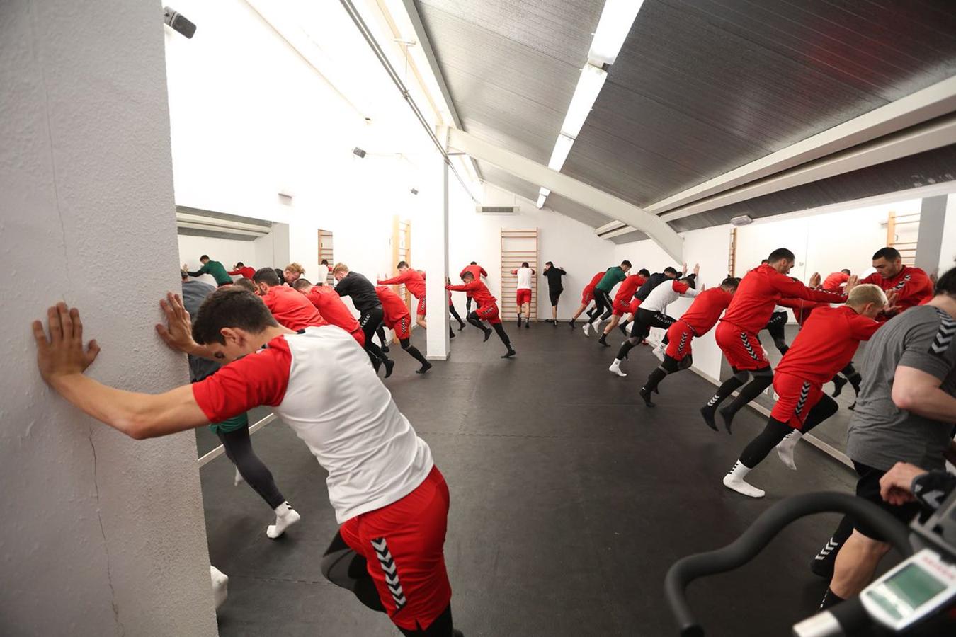 Entramiento en el gimnasio de la Cultural