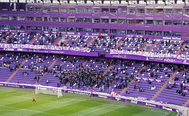 Pancarta en el fondo norte de Zorrilla.