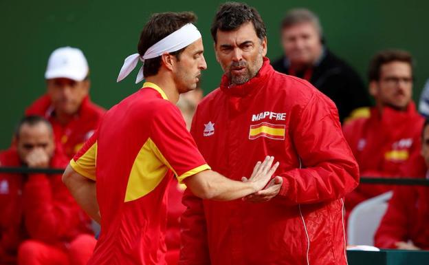 Sergi Bruguera, junto a Albert Ramos.