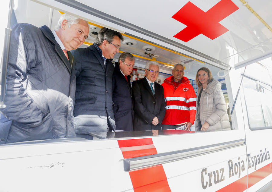 Alicia García visita las instalaciones de la Oficina Provincial de Cruz Roja León