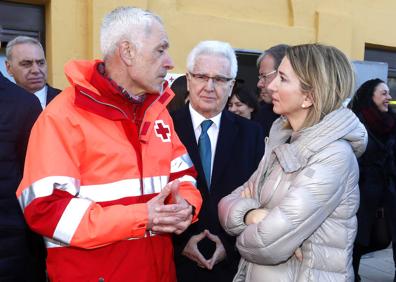 Imagen secundaria 1 - Alicia García visita las instalaciones de la Oficina Provincial de Cruz Roja León. 