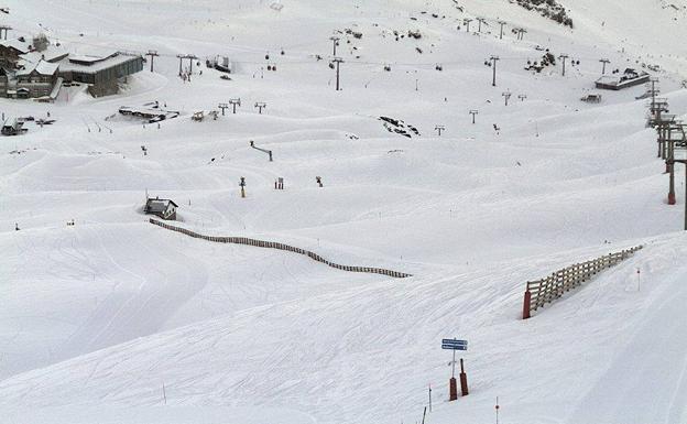 Las pistas andaluzas rebosan de nieve