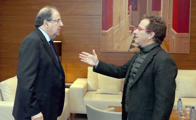 El presidente de la Junta, Juan Vicente Herrera, se reúne con el secretario general de UGT FICA, Pedro Hojas. 