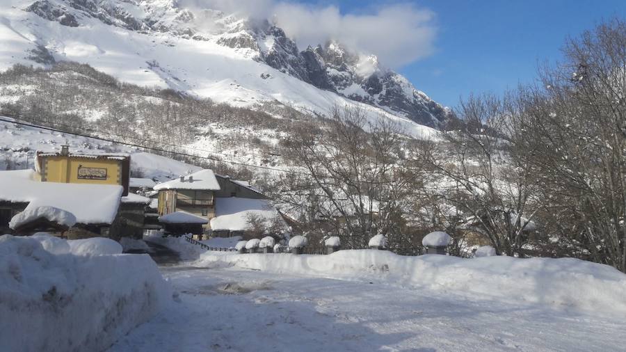 De Panderruedas a Valdeón bajo un manto de nieve