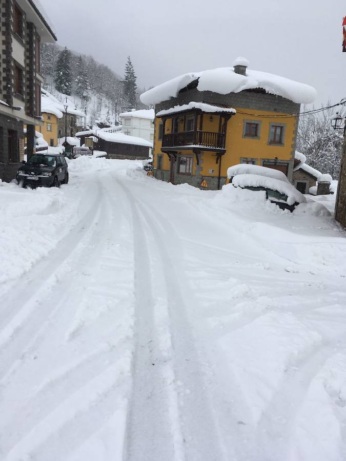 De Panderruedas a Valdeón bajo un manto de nieve