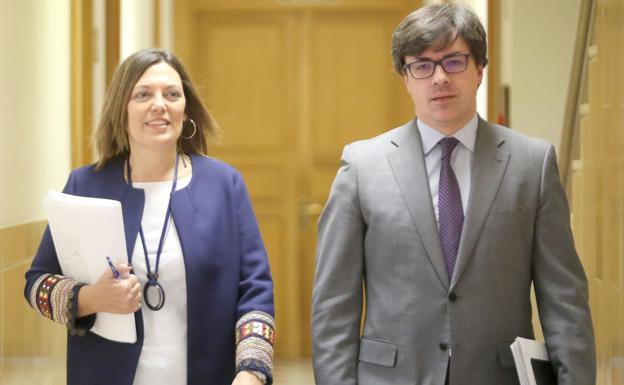 La consejera de Agricultura y Ganadería y portavoz de la Junta, Milagros Marcos, comparece tras la reunión del Consejo de Gobierno. Junto a ella, el director general de Comunicación, Alejandro Salgado.