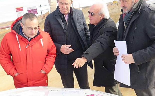 Un instante de la visita a la zona.