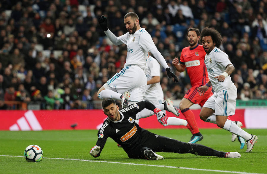 El equipo de Zidane encontró en una lánguida Real Sociedad al rival perfecto para ganar moral, pero aún así encajó dos goles (5-2) en el Santiago Bernabéu.