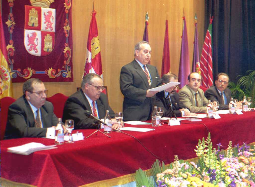1996. Las Cortes de Castilla y León cerraron en Burgos el ciclo itinerante de celebración del aniversario del Estatuto de Autonomía, que comenzó en 1988 en Salamanca.