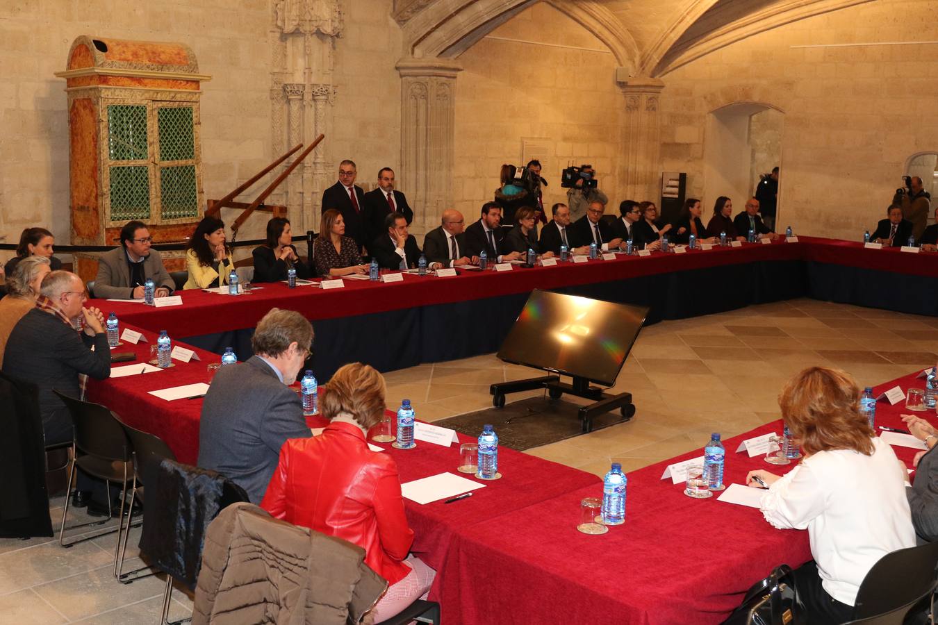 Reunión de la Mesa y Junta de Portavoces de las Cortes en el Colegio San Gregorio de Valladolid