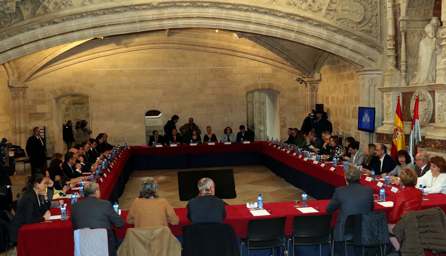 Reunión de la Mesa y Junta de Portavoces de las Cortes en el Colegio San Gregorio de Valladolid