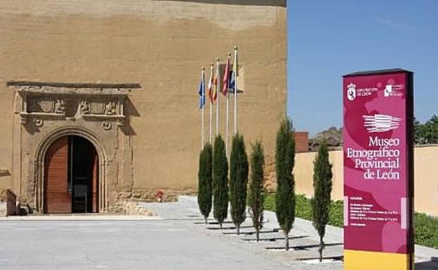 Entrada al Museo Etnográfico Provincial.