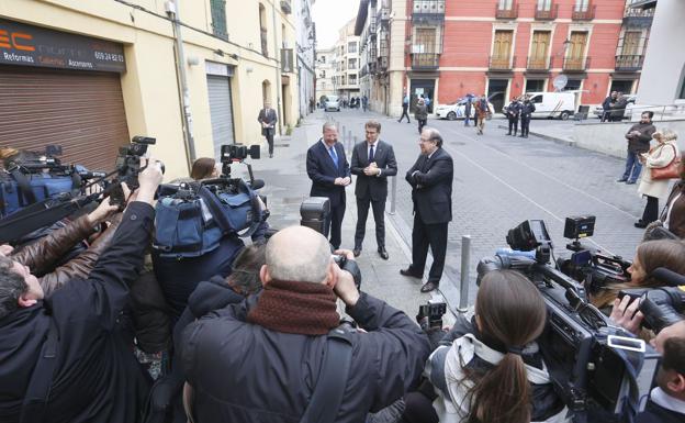 Galería. Un instante de la recepción a las autoridades ante el Conde Luna.