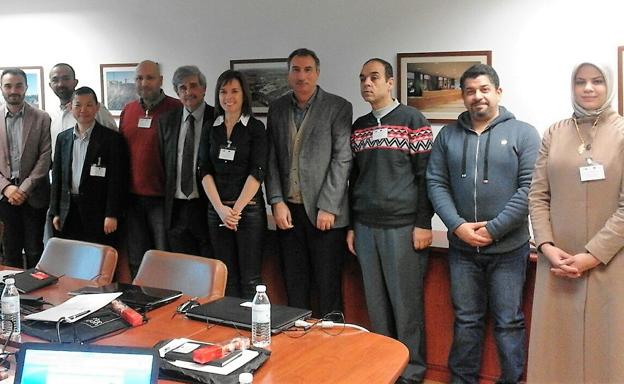 El rector de la ULE junto a la subdirectora de la EIAF (C), junto a los representantes de las universidades de Jordania, Italia y Suecia.