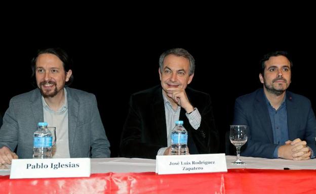 Iglesias, Rodríguez Zapatero y Garzón, ayer en el acto de apoyo a Evo Morales en Madrid.