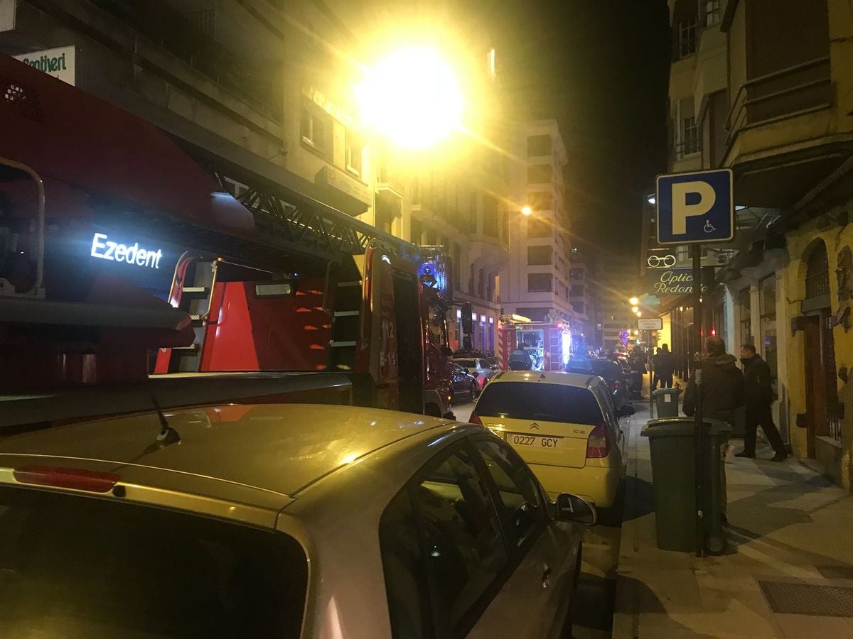 Fotos: Incendio en una cocina de un bar en León