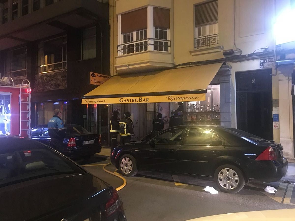 Fotos: Incendio en una cocina de un bar en León