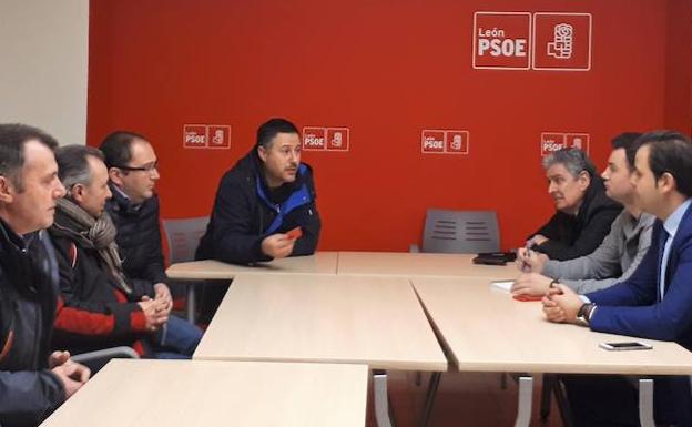 Reunión del PSOE y los trabajadores de Aucalsa.