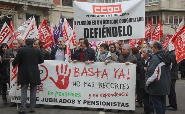 Concentración en defensa de unas pensiones dignas en León.