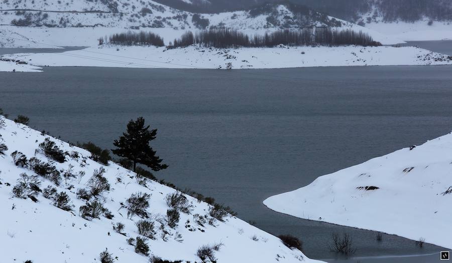 Fotos: La Nieve rodea al pantano de Riaño