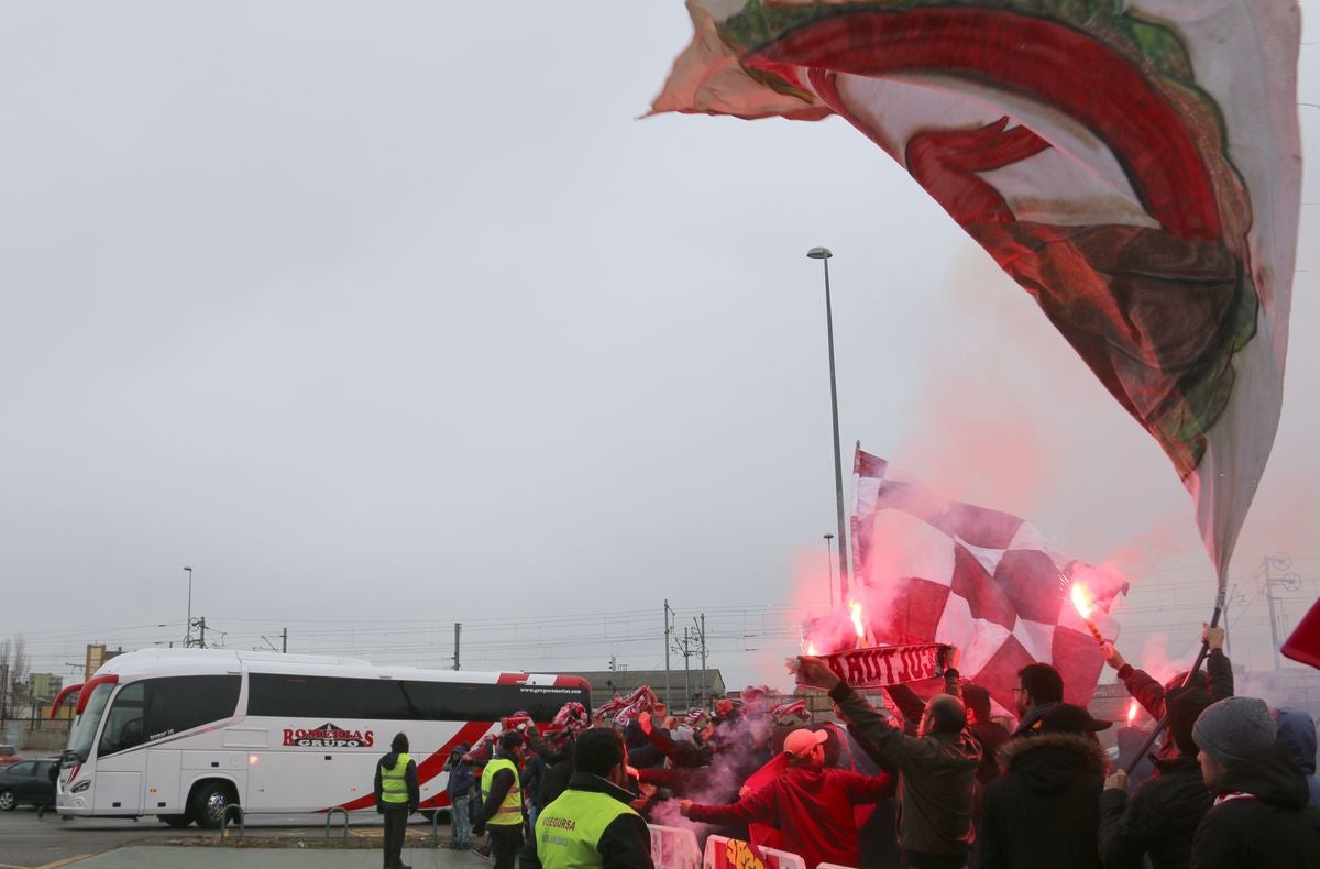 Fotos: La afición lleva en volandas a la Cultural