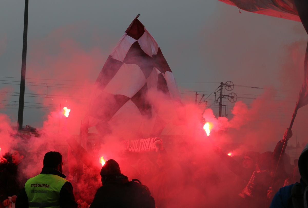 Fotos: La afición lleva en volandas a la Cultural