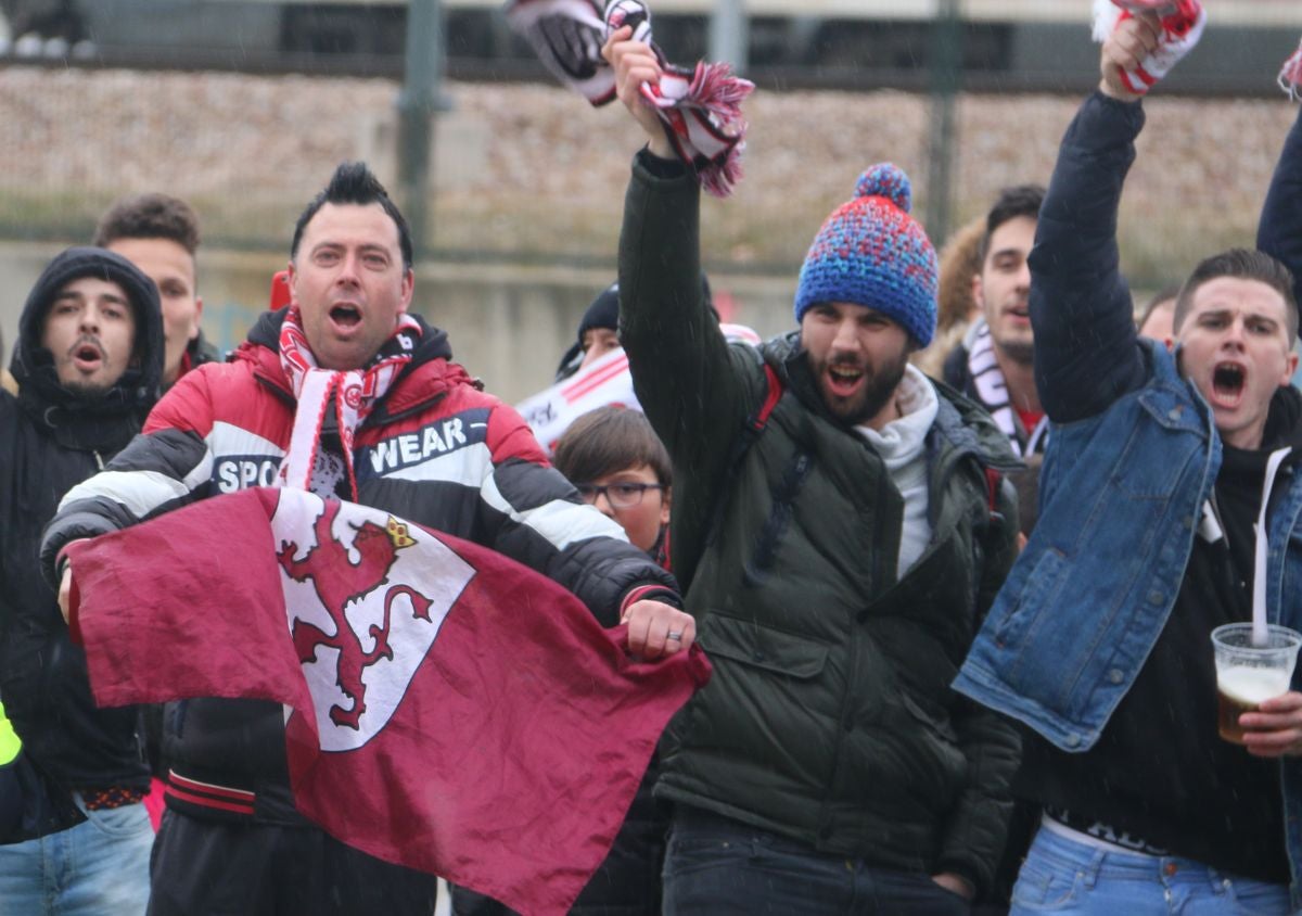 Fotos: La afición lleva en volandas a la Cultural