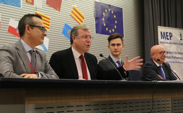 Clausura de la Sesión Nacional del Modelo Parlamento Europeo. 