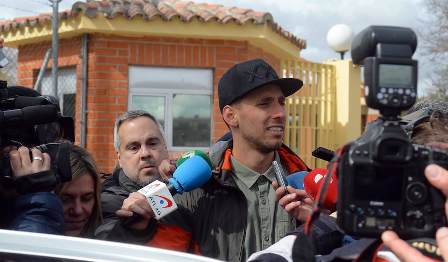 Salida de Victor Rodríguez, 'Viti', unos de los jugadores de la Arandina imputado por agresión sexual de la carcel de Burgos