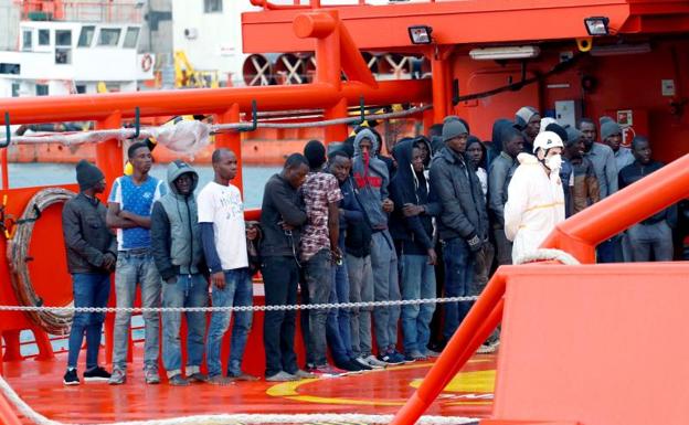 Llegada al puerto de Almería de inmigrantes rescatados por Salvamento Marítimo.