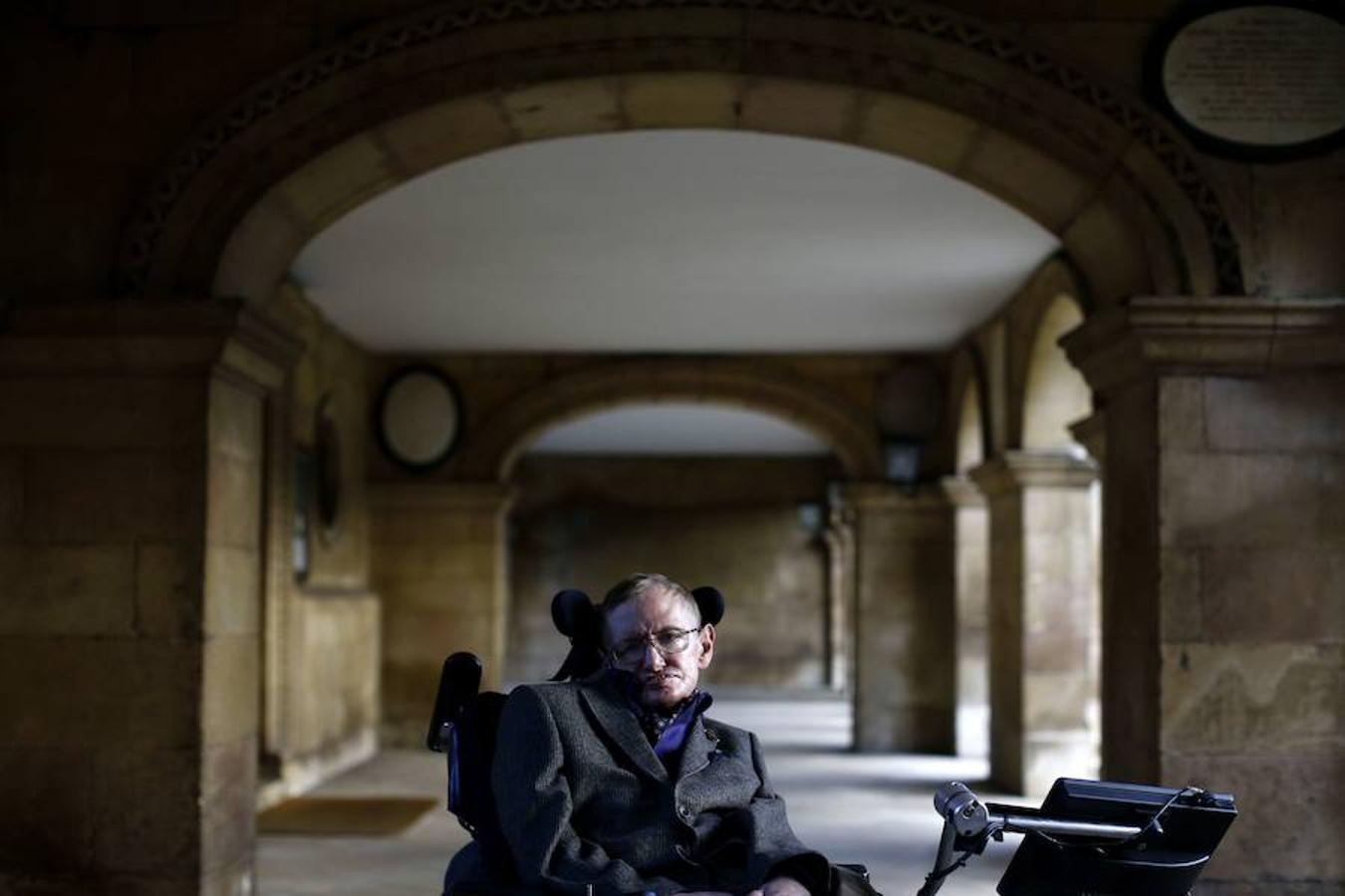 El físico británico y una de las mentes más brillantes de la ciencia moderna, ha fallecido a los 76 años en su domicilio en la ciudad de Cambridge. 