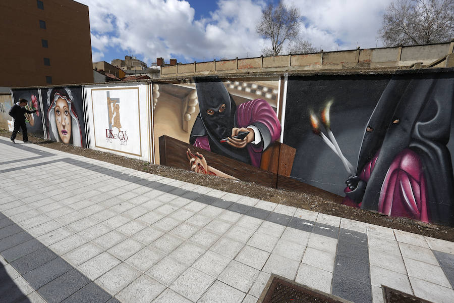 Fotos: Inauguración de un mural de arte urbano sobre la Semana Santa de León