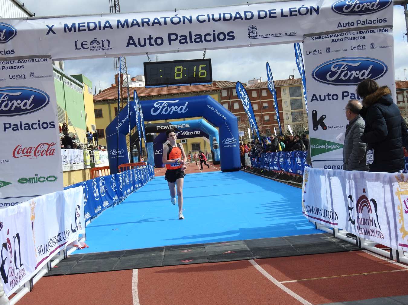 Galería de imágenes de los 2 kilómetros de la Media Maratón de León