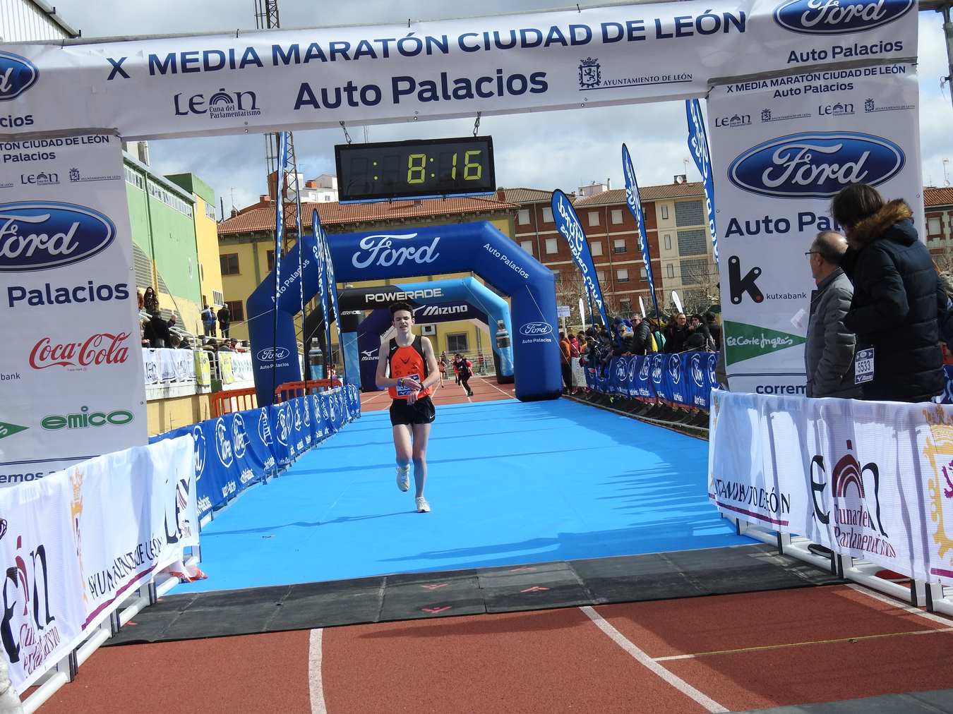 Galería de imágenes de los 2 kilómetros de la Media Maratón de León