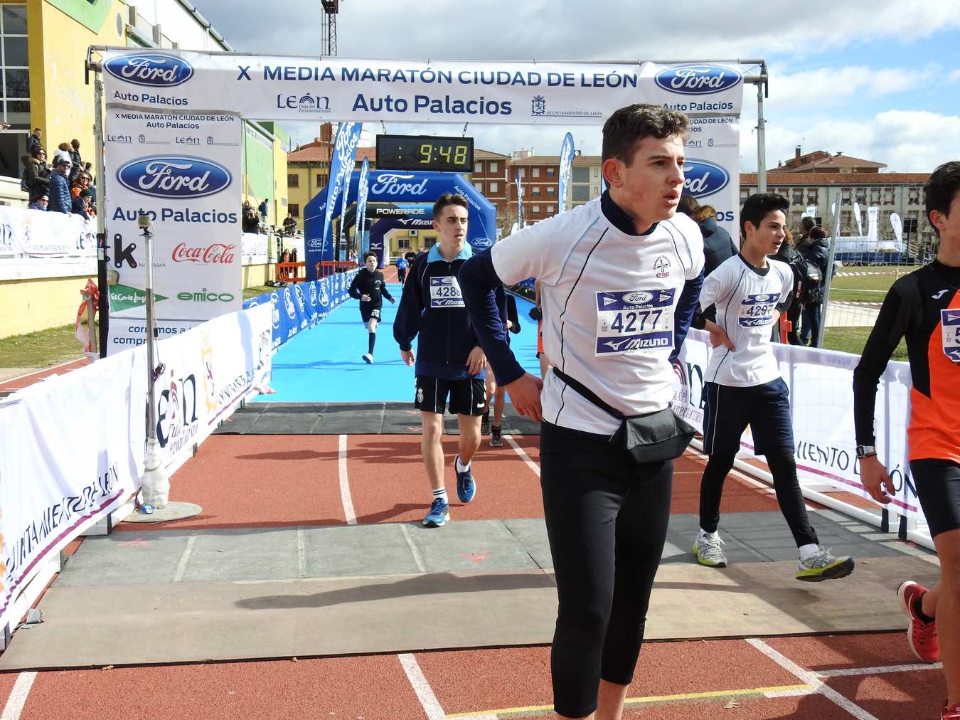 Galería de imágenes de los 2 kilómetros de la Media Maratón de León