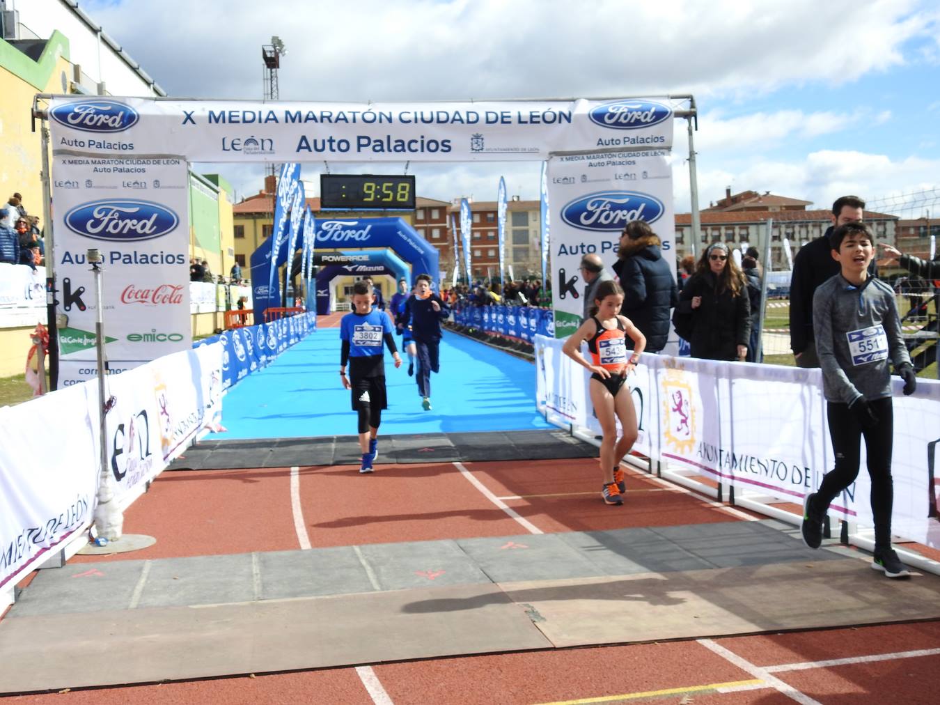 Galería de imágenes de los 2 kilómetros de la Media Maratón de León