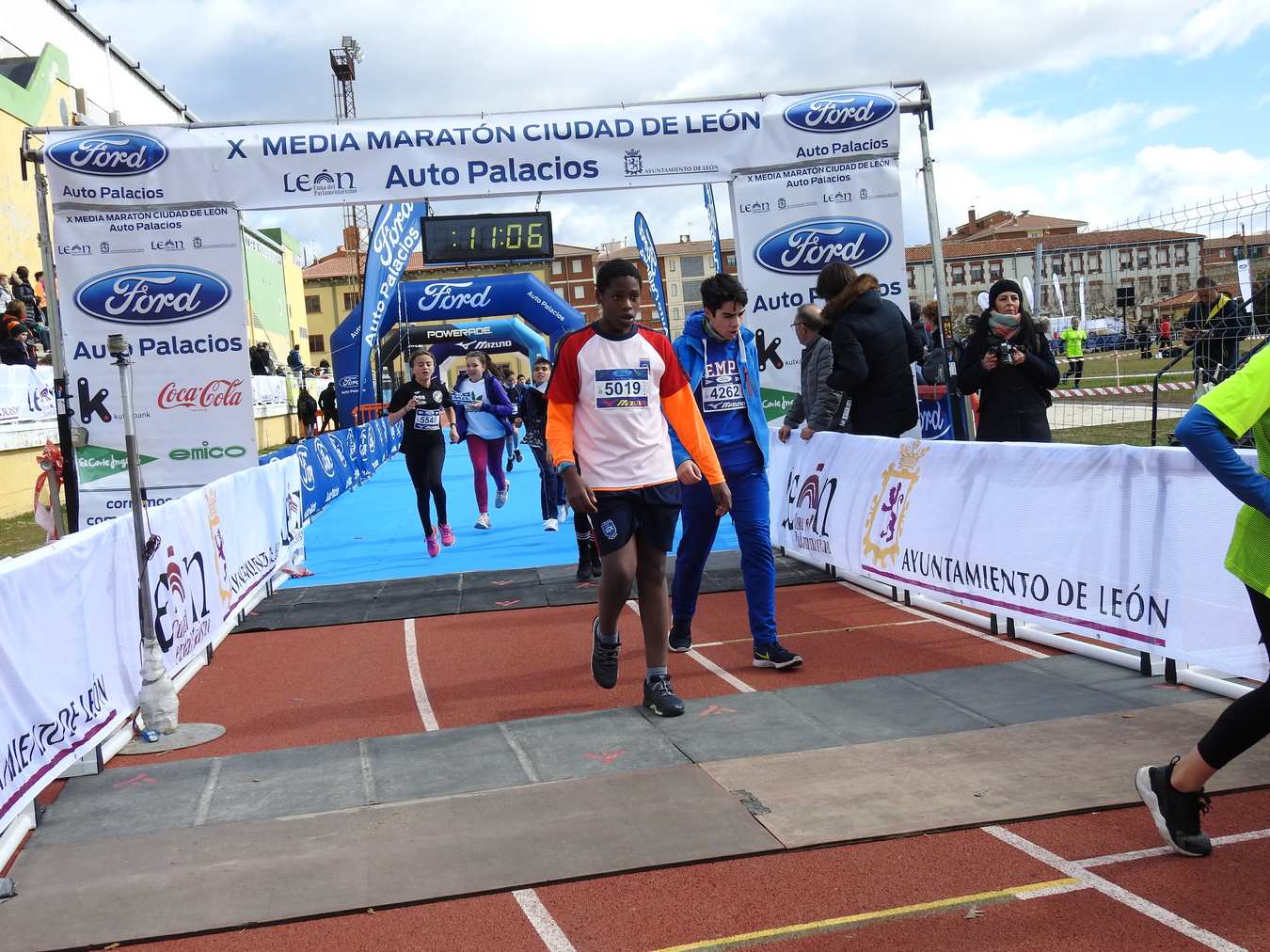 Galería de imágenes de los 2 kilómetros de la Media Maratón de León