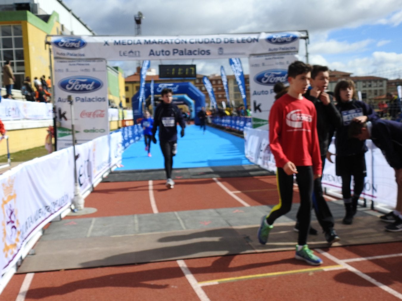 Galería de imágenes de los 2 kilómetros de la Media Maratón de León