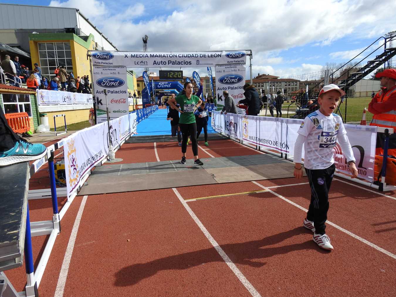 Galería de imágenes de los 2 kilómetros de la Media Maratón de León