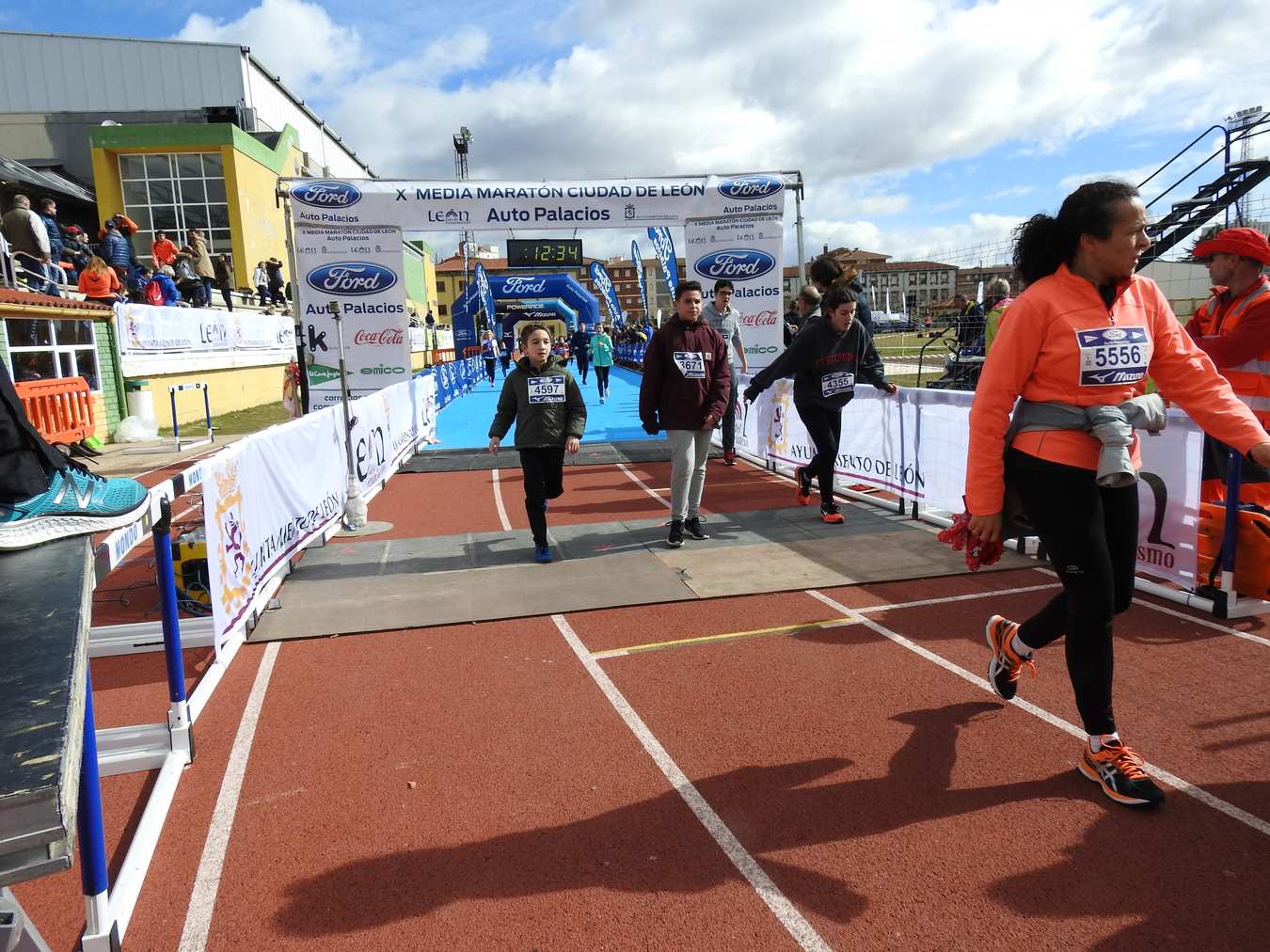 Galería de imágenes de los 2 kilómetros de la Media Maratón de León