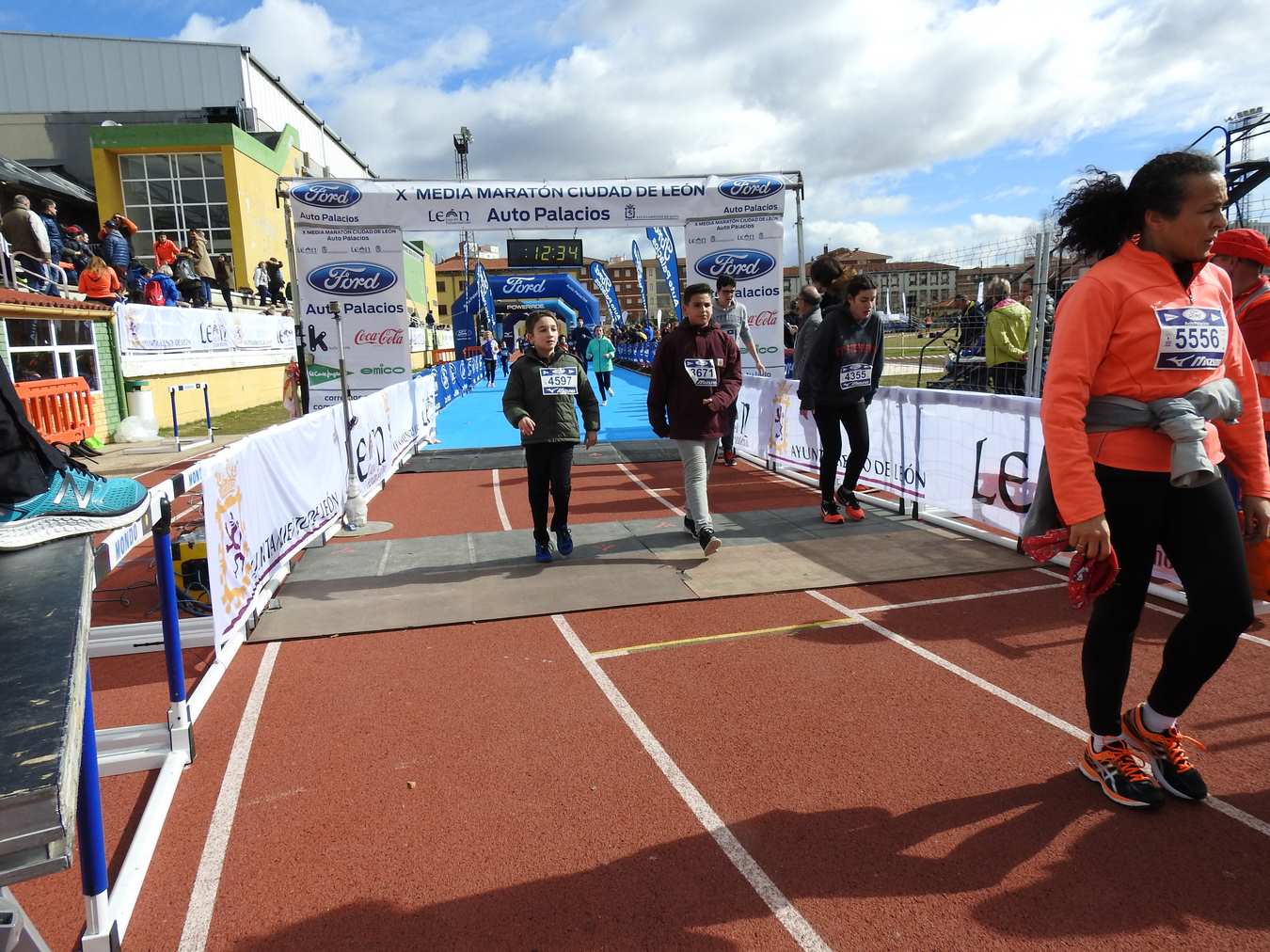 Galería de imágenes de los 2 kilómetros de la Media Maratón de León