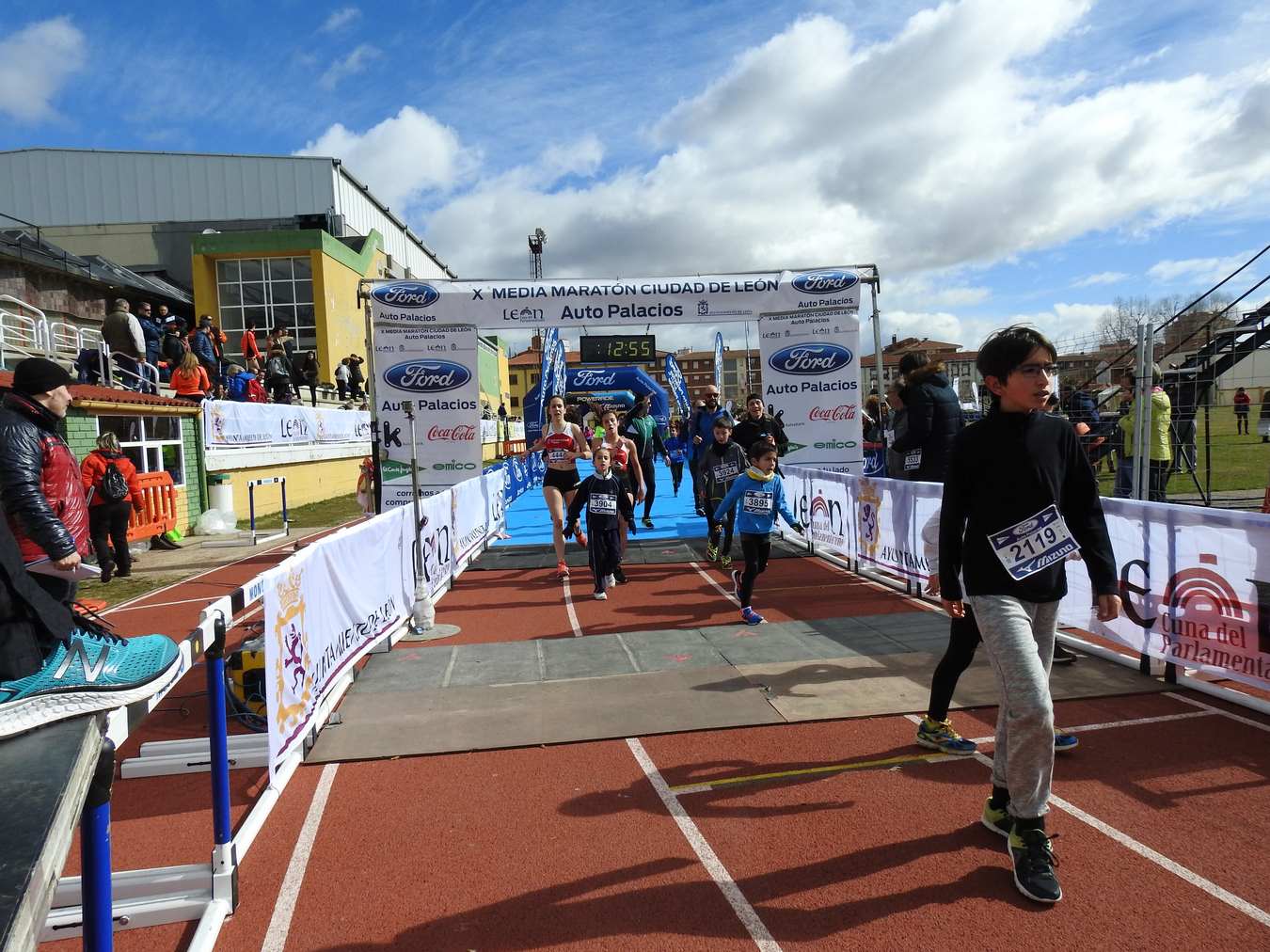 Galería de imágenes de los 2 kilómetros de la Media Maratón de León