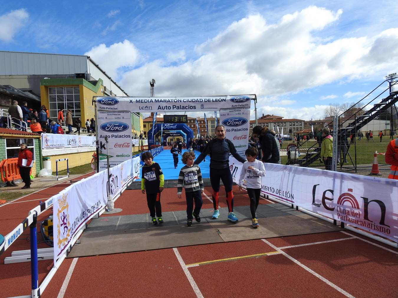 Galería de imágenes de los 2 kilómetros de la Media Maratón de León