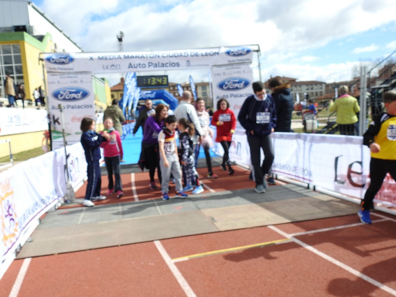 Galería de imágenes de los 2 kilómetros de la Media Maratón de León