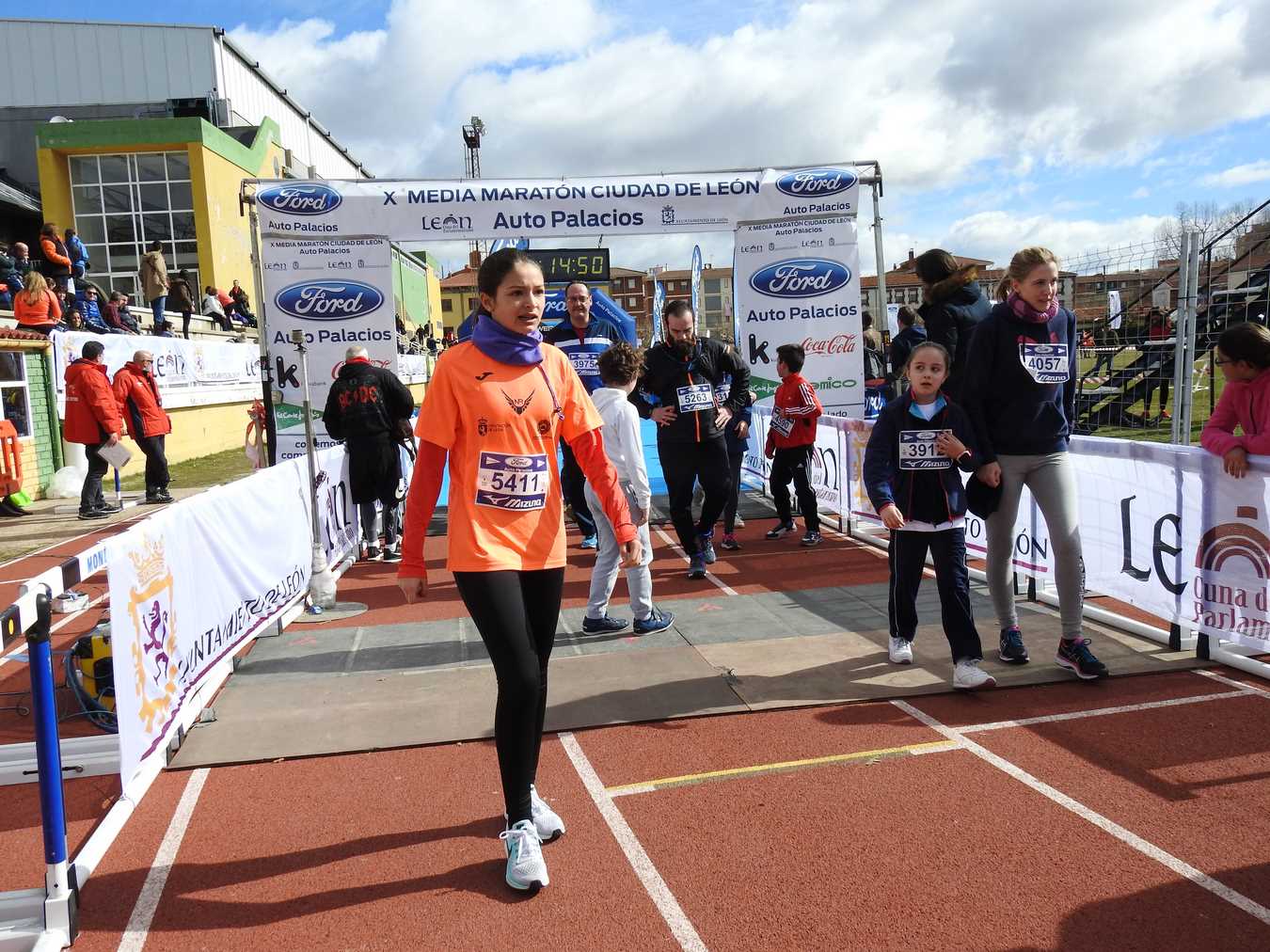 Galería de imágenes de los 2 kilómetros de la Media Maratón de León