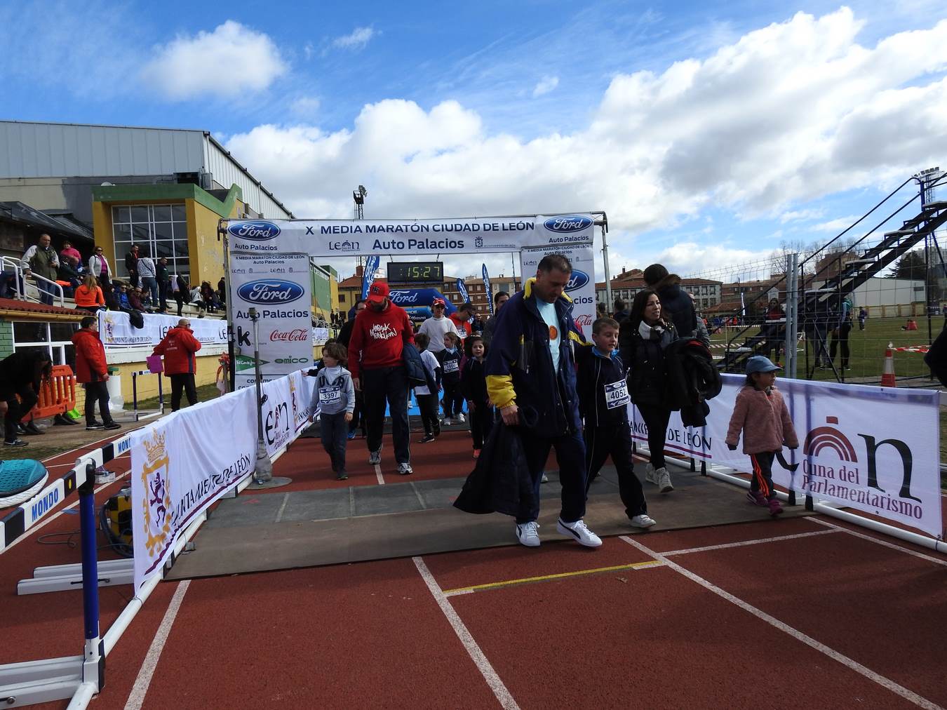 Galería de imágenes de los 2 kilómetros de la Media Maratón de León