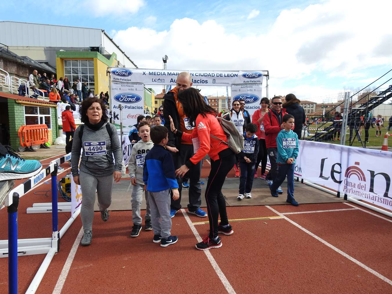 Galería de imágenes de los 2 kilómetros de la Media Maratón de León