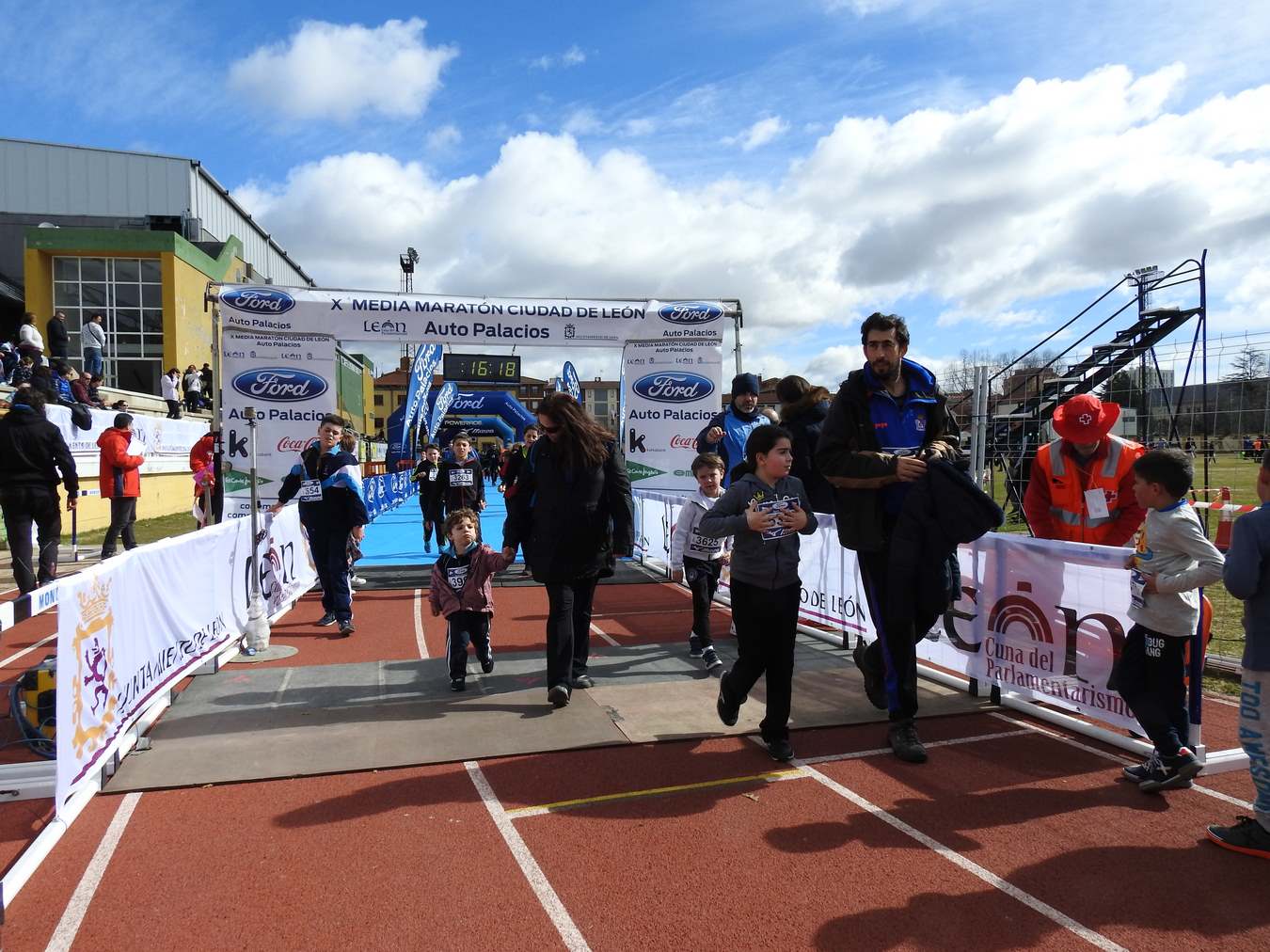 Galería de imágenes de los 2 kilómetros de la Media Maratón de León